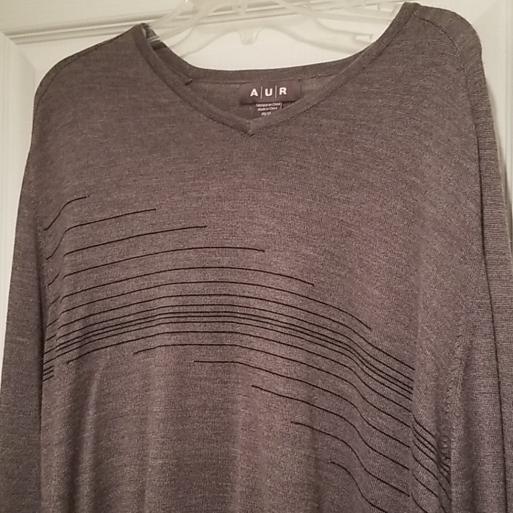 Very light sweater from AUR